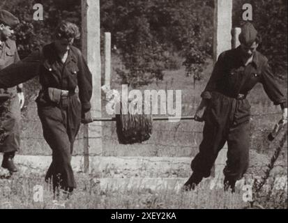 Berlin-Krise 1961. Eine Serie von Archivfotos zeigt das Reiseverbot zwischen Ost- und West-Berlin im August 1961 und zeigt den Bau von Barrikaden, die schließlich zur Berliner Mauer werden sollten. Deutschland. 1961 Stockfoto