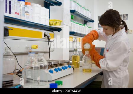 Mikrobiologisches Labor. AZTI-Tecnalia. Technologiezentrum, spezialisiert auf Marine- und Lebensmittelforschung. Sukarrieta, Bizkaia, Euskadi. Spanien. Stockfoto