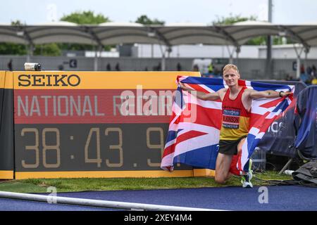 Manchester, Großbritannien. 30. Juni 2024. Callum Wilkinson stellt einen neuen nationalen Rekord für den 10000-m-Spaziergang während des 2. Tages der Microplus UK Athletics Championships in Manchester Regional Arena, Manchester, Großbritannien, am 30. Juni 2024 (Foto: Craig Thomas/News Images) in Manchester, Großbritannien, am 30. Juni 2024 auf. (Foto: Craig Thomas/News Images/SIPA USA) Credit: SIPA USA/Alamy Live News Stockfoto