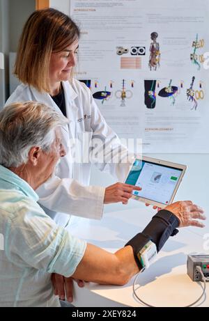 Neuromod, Neuromodulationssystem im geschlossenen Kreislauf zur Verbesserung des Schlafes und der Gedächtniskonsolidierung, Unit of Health, Technology Centre, Tecnalia Rese Stockfoto