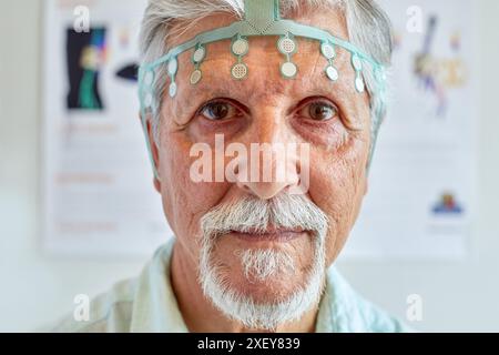 Neuromod, Neuromodulationssystem im geschlossenen Kreislauf zur Verbesserung des Schlafes und der Gedächtniskonsolidierung, Unit of Health, Technology Centre, Tecnalia Rese Stockfoto