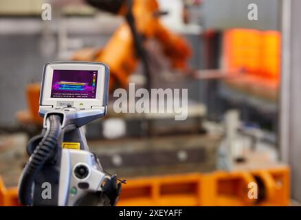 Thermografie-Kamera, Heißprägezelle, Industrieeinheit, Automobilindustrie, Technologiezentrum, Tecnalia Research & Innovation, Derio, Bizkaia, Baskisch Stockfoto