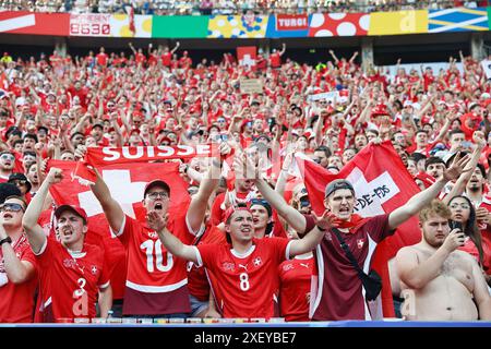 Berlin, Deutschland. Juni 2024. Schweiz Fans Fußball/Fußball : UEFA Europameisterschaft Deutschland 2024 Achtelfinale zwischen der Schweiz 2-0 Italien im Olympiastadion in Berlin. Quelle: Mutsu Kawamori/AFLO/Alamy Live News Stockfoto