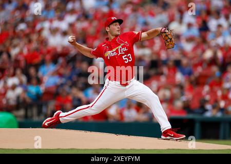 Andre Pallante #53 von den St. Louis Cardinals wirft im ersten Inning ein Spiel gegen die Cincinnati Reds im Busch Stadium am 28. Juni 2024 in St. Louis, Missouri. (Foto: Brandon Sloter/Image of Sport) Stockfoto