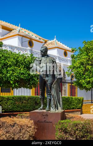 Statue des spanischen Stierkämpfers Francisco Romero Lopez (Curro Romero), Sevilla, Andalusien, Spanien Stockfoto