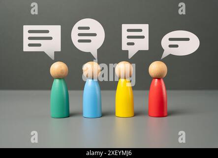 Menschen kommunizieren. Menschen- und Sprechblasen. Einheit und Teamwork. Kontakt, Kommunikation. Meinungs- und Erfahrungsaustausch. Stockfoto
