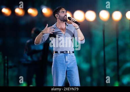 Marco Mengoni tritt live auf der Piazza del Plebiscito in Neapel für die Tropico Tour 2024 auf. Neapel-Italien, 28. Juni. 2024 Credit: Andrea Guli/Alamy Live News Stockfoto