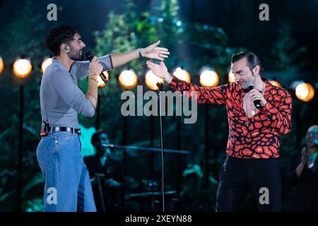 Marco Mengoni tritt live auf der Piazza del Plebiscito in Neapel für die Tropico Tour 2024 auf. Neapel-Italien, 28. Juni. 2024 Credit: Andrea Guli/Alamy Live News Stockfoto