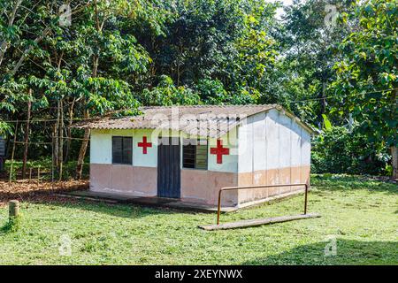 Das kleine medizinische Zentrum in der abgelegenen Pilchi-Gemeinde am Napo River (einem Amazonas-Nebenfluss), Ecuador, Südamerika Stockfoto