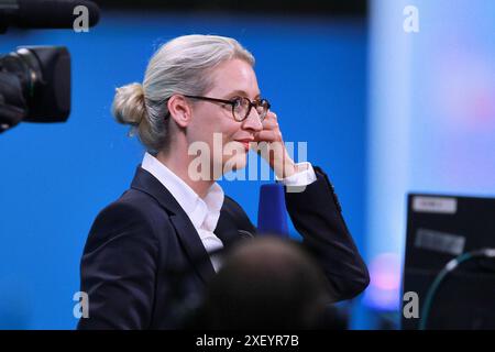 Essen, NRW, Deutschland, 30.06.2024: Grugahalle: 15. Bundesparteitag der AfD - Tag 2: Alice Weidel gibt der ARD ein Interview *** Essen, NRW, Deutschland, 30 06 2024 Grugahalle 15 AfD Bundesparteikonferenz Tag 2 Alice Weidel gibt der ARD ein Interview Copyright: XdtsxNachrichtenagenturx dts 42765 Stockfoto