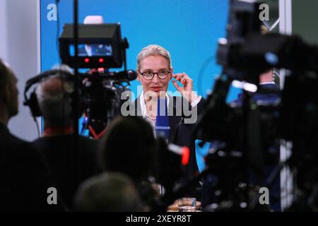 Essen, NRW, Deutschland, 30.06.2024: Grugahalle: 15. Bundesparteitag der AfD - Tag 2: Alice Weidel gibt der ARD ein Interview *** Essen, NRW, Deutschland, 30 06 2024 Grugahalle 15 AfD Bundesparteikonferenz Tag 2 Alice Weidel gibt der ARD ein Interview Copyright: XdtsxNachrichtenagenturx dts 42770 Stockfoto