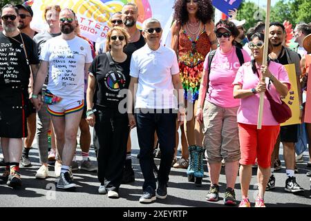 Sadiq Khan mit seiner Frau Saadiya Khan, Bürgermeister von London. Stolz in London, Hyde Park Corner, London, Großbritannien Stockfoto