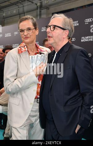 Natja Brunckhorst und Olli Dittrich bei der Eroeffnung vom 41. Filmfest München mit der Filmpremiere von zwei zu Eins am 29.06.2024 in München Stockfoto