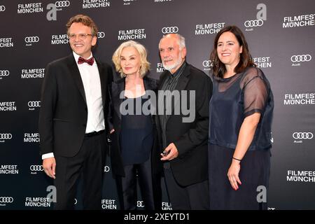 Christoph Groener, Jessica lange, Michael Cristofer und Julia Weigl bei der Eroeffnung vom 41. Filmfest München mit der Filmpremiere von zwei zu EI Stockfoto