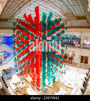 AUX BEAUX CARRES PAR DANIEL BUREN AU BON MARCHE Stockfoto