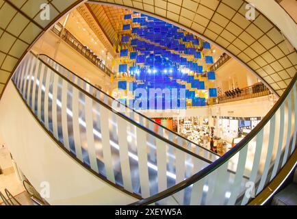 AUX BEAUX CARRES PAR DANIEL BUREN AU BON MARCHE Stockfoto