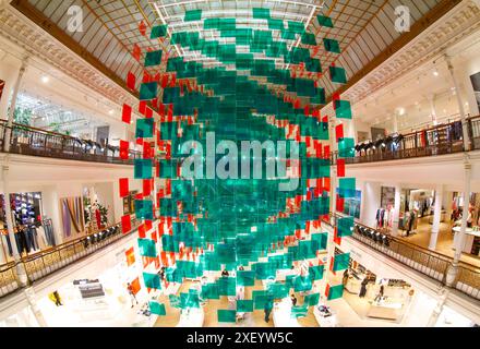 AUX BEAUX CARRES PAR DANIEL BUREN AU BON MARCHE Stockfoto