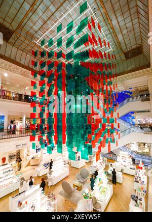 AUX BEAUX CARRES PAR DANIEL BUREN AU BON MARCHE Stockfoto