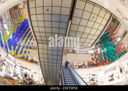 AUX BEAUX CARRES PAR DANIEL BUREN AU BON MARCHE Stockfoto