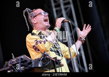 Oslo, Norwegen. Juni 2024. Die amerikanische Experimental-Rock-Band Mr. Bungle spielt ein Live-Konzert während des norwegischen Musikfestivals Tons of Rock 2024 in Oslo. Hier wird Sänger Mike Patton live auf der Bühne gesehen. Stockfoto