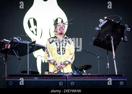 Oslo, Norwegen. Juni 2024. Die amerikanische Experimental-Rock-Band Mr. Bungle spielt ein Live-Konzert während des norwegischen Musikfestivals Tons of Rock 2024 in Oslo. Hier wird Sänger Mike Patton live auf der Bühne gesehen. Stockfoto