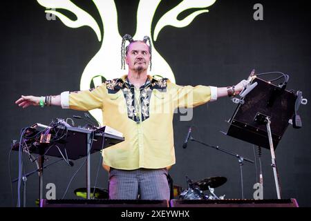 Oslo, Norwegen. Juni 2024. Die amerikanische Experimental-Rock-Band Mr. Bungle spielt ein Live-Konzert während des norwegischen Musikfestivals Tons of Rock 2024 in Oslo. Hier wird Sänger Mike Patton live auf der Bühne gesehen. Stockfoto