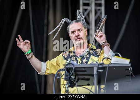 Oslo, Norwegen. Juni 2024. Die amerikanische Experimental-Rock-Band Mr. Bungle spielt ein Live-Konzert während des norwegischen Musikfestivals Tons of Rock 2024 in Oslo. Hier wird Sänger Mike Patton live auf der Bühne gesehen. Stockfoto