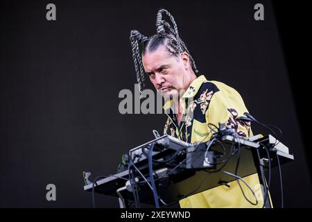 Oslo, Norwegen. Juni 2024. Die amerikanische Experimental-Rock-Band Mr. Bungle spielt ein Live-Konzert während des norwegischen Musikfestivals Tons of Rock 2024 in Oslo. Hier wird Sänger Mike Patton live auf der Bühne gesehen. Stockfoto