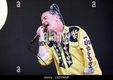 Oslo, Norwegen. Juni 2024. Die amerikanische Experimental-Rock-Band Mr. Bungle spielt ein Live-Konzert während des norwegischen Musikfestivals Tons of Rock 2024 in Oslo. Hier wird Sänger Mike Patton live auf der Bühne gesehen. Stockfoto