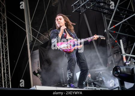 Oslo, Norwegen. Juni 2024. Die US-amerikanische Rockband Greta Van Fleet gibt ein Live-Konzert während des norwegischen Musikfestivals Tons of Rock 2024 in Oslo. Hier ist Gitarrist Jake Kiszka live auf der Bühne zu sehen. Stockfoto