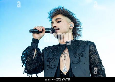 Oslo, Norwegen. Juni 2024. Die US-amerikanische Rockband Greta Van Fleet gibt ein Live-Konzert während des norwegischen Musikfestivals Tons of Rock 2024 in Oslo. Hier ist Sänger Josh Kiszka live auf der Bühne zu sehen. Stockfoto