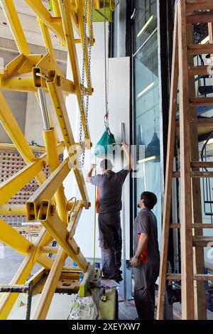 Mechanische Prüfung von Gebäudefassaden. Vorhangfassaden. Architektonische Gehäuse. Homologation von architektonischen Elementen. Zertifizierung, Genehmigung, Test Stockfoto