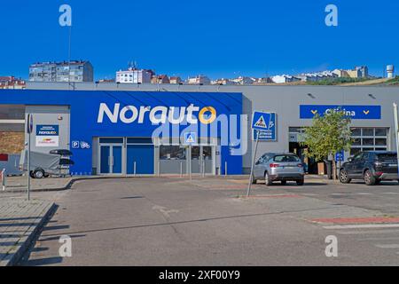 Lissabon Portugal 27 JUNI 2024 . Außenansicht eines Norauto Zentrums. Norauto ist eine internationale Kette von Autoservice- und Einzelhandelszentren, die zur gehört Stockfoto