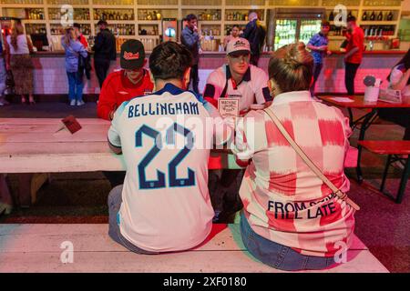 England-Fans beim Diecast in Manchester während einer Vorführung der UEFA Euro 2024 im Achtelfinale zwischen England und der Slowakei. Bilddatum: Sonntag, 30. Juni 2024. Stockfoto