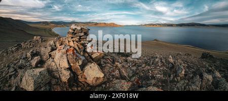 Atemberaubender Blick auf den Tsagaan-See im Terkhiin Tsagaan Nuur-Nationalpark. Stockfoto