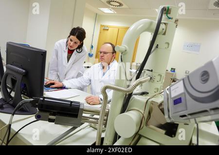 SEM. Elektronisches Scanning-Mikroskop. Technologische Dienstleistungen für die Industrie. Tecnalia Research & Innovation, Donostia, San Sebastian, Gipuzkoa, Baskenland Stockfoto