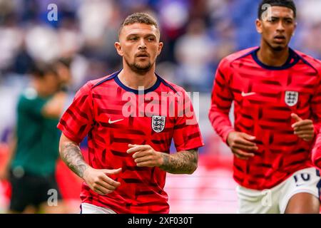 GELSENKIRCHEN, DEUTSCHLAND - JUNI 30: Kieran Trippier aus England wärmt vor dem Achtelfinale der UEFA Euro 2024 in Gelsenkirchen am 30. Juni 2024 auf. (Foto von Andre Weening/Orange Pictures) Credit: Orange Pics BV/Alamy Live News Stockfoto