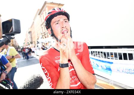 Bologna, Italien. 30. Juni 2024. Der französische Kevin Vauquelin von Arkea-BB Hotels feiert nach dem Sieg der zweiten Etappe des Tour de France-Radrennens 2024, von Cesenatico, Italien nach Bologna, Italien (198,7km) am Sonntag, 30. Juni 2024. Die 111. Ausgabe der Tour de France beginnt am Samstag, den 29. Juni und endet am 21. Juli in Nizza. BELGA FOTO DAVID PINTENS Credit: Belga News Agency/Alamy Live News Stockfoto