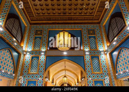 Die wunderschöne Inneneinrichtung des Ibn Battuta Einkaufszentrums in Dubai City. Stockfoto