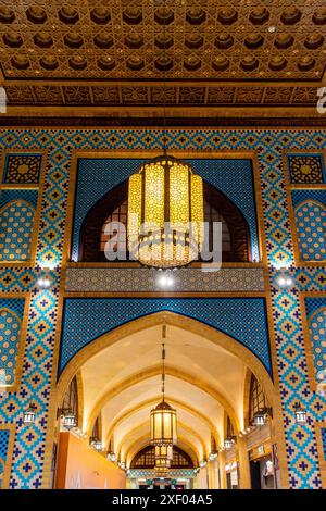 Die wunderschöne Inneneinrichtung des Ibn Battuta Einkaufszentrums in Dubai City. Stockfoto