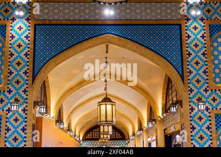 Die wunderschöne Inneneinrichtung des Ibn Battuta Einkaufszentrums in Dubai City. Stockfoto