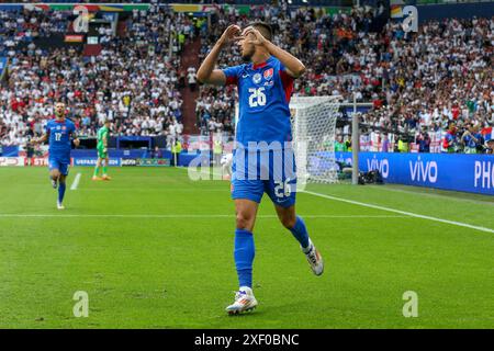 Slowakei Ivan Schranz erzielte ein TOR 0-1 und feierte das Achtelfinale beim Spiel England gegen Slowakei, UEFA Euro 2024 in der Arena AufSchalke, Gelsenkirchen, Deutschland am 30. Juni 2024 Stockfoto