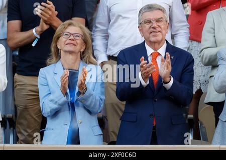 IOC-Präsident Thomas Bach und seine Frau Claudia bei den French Open 2024, Roland Garros, Paris, Frankreich. Stockfoto