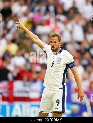 Gelsenkirchen, Deutschland. 30. Juni 2024. Harry Kane aus England spielte während des Achtelfinale-Spiels der UEFA Euro 2024 zwischen England und der Slowakei am 30. Juni 2024 im Veltins-Arena-Stadion in Gelsenkirchen. (Foto: Sergio Ruiz/PRESSINPHOTO) Credit: PRESSINPHOTO SPORTS AGENCY/Alamy Live News Stockfoto