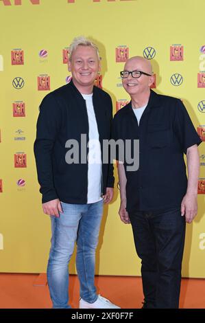 Der Entertainer Jens Knossi Knossalla und Schauspieler Oliver Rohrbeck , l-r, kommt zur Prermiere des Minions Animationsfilm Ich einfach unverbesserlich 4. Der Film startete am 11.07.2024 in den deutschen Kinos *** Entertainer Jens Knossi Knossalla und Schauspieler Oliver Rohrbeck , l r, nehmen an der Premiere des Minions-Zeichentrickfilms Ich einfach unverbesserlich 4 Teil der Film wird am 11. 07 2024 in deutschen Kinos eröffnet Stockfoto