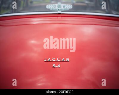 JAGUAR 34 LITER ROT AUF DER WENDRON OLDTIMER-MESSE 2024 Stockfoto