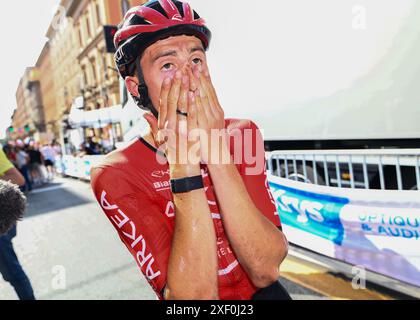 Bologne, Italien, Italien. 30. Juni 2024. Kévin Vauquelin, Arkea B&B Hotels können seine Emotionen nicht unter Kontrolle halten, nachdem sie 2024 die zweite Etappe der Tour de France gewonnen haben, Cesenatico > Bologne, Tour de France, 30. Juni 2024, Credit:Pool/Pete Goding Credit: Peter Goding/Alamy Live News Stockfoto