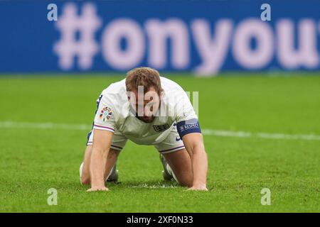 Gelsenkirchen, Deutschland. 30. Juni 2024. Fußball: Europameisterschaft, England - Slowakei, Endrunde, Achtelfinale, Schalke Arena, der Engländer Harry Kane reagiert während des Spiels. Quelle: Marcus Brandt/dpa/Alamy Live News Stockfoto