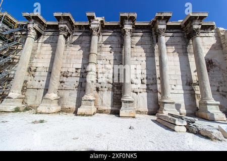 Ruinen der Hadrian Library auf der Nordseite der Akropolis in Athen, Griechenland. Bibliothek Des Römischen Kaisers Hadrian. Stockfoto