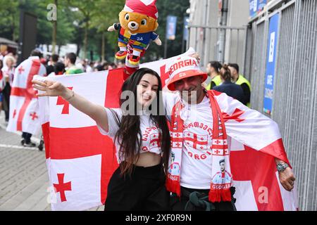 KÖLN - Fans Georgiens vor dem Achtelfinale der UEFA EURO 2024 zwischen Spanien und Georgien am 30. Juni 2024 im Rhein Energie Stadion in Köln. ANP | Hollandse Hoogte | GERRIT VAN COLOGNE Stockfoto